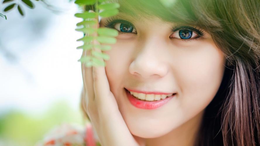 （活力中国调研行）探访中国最大碳纤维生产基地 感受“黑色黄金”的科技重量